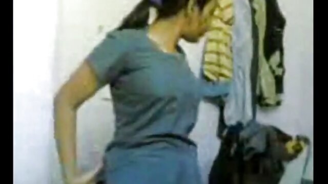 क्लाउडिया भ्यालेन्टाइन गहिरो घाँटी तातो ल्याटिना हो।